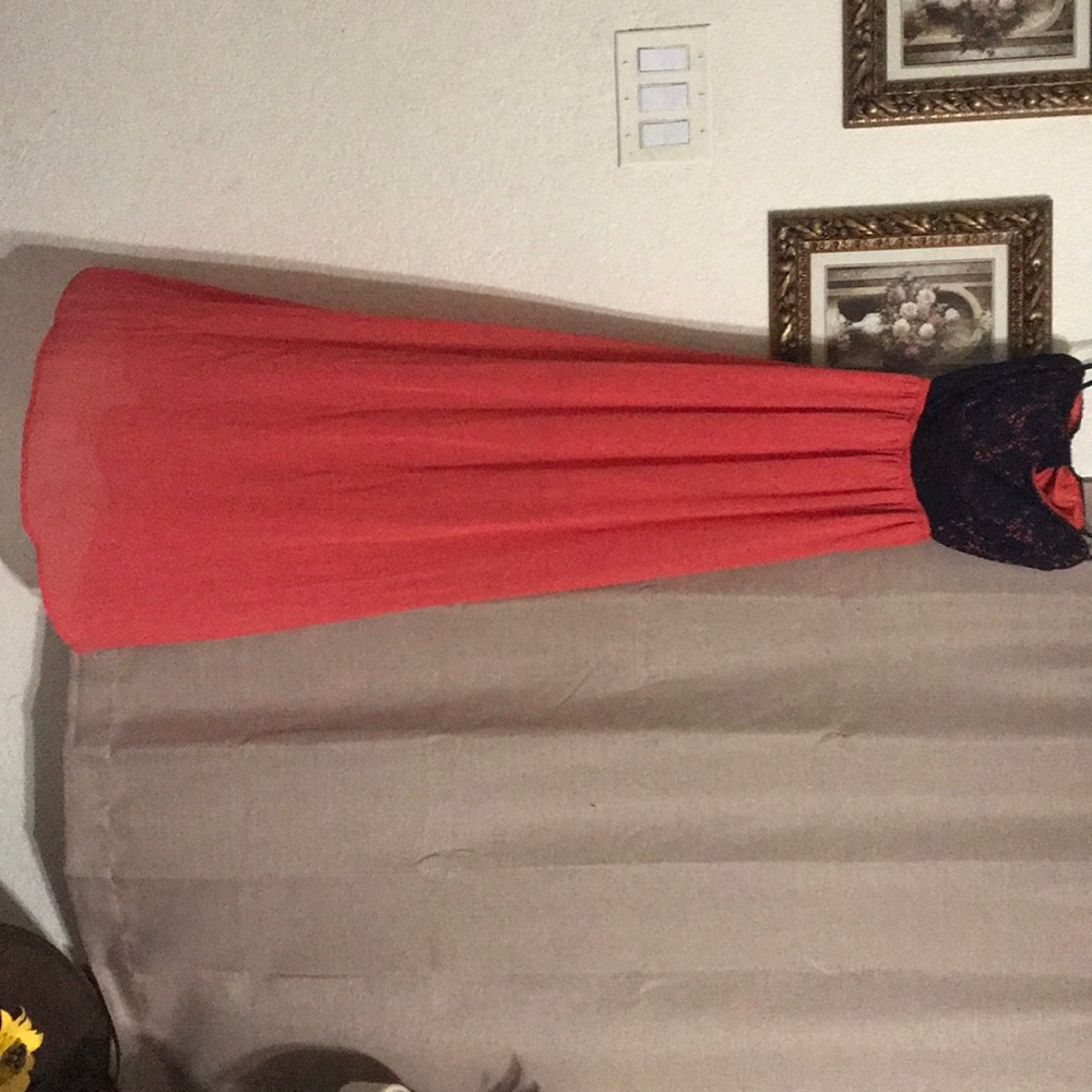 It a cute dress for a nice weather